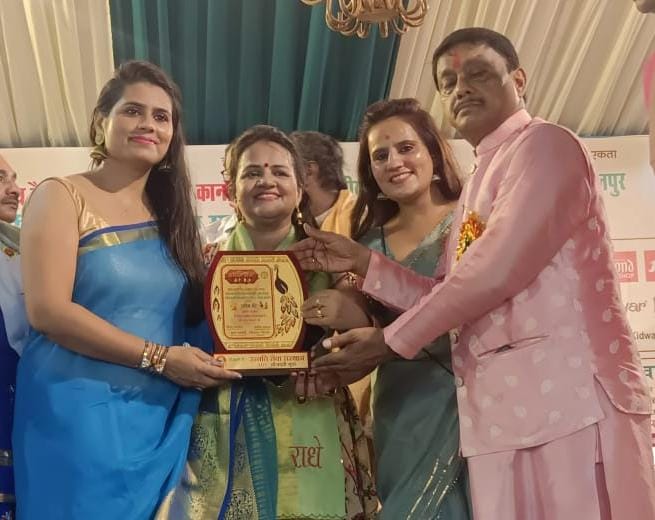 Felicitated by Akhil Bhartiya Vaishya Mahasangathan, district Kanpur. Organised Grand finale Dandiya Rass. (2 Oct 2022).